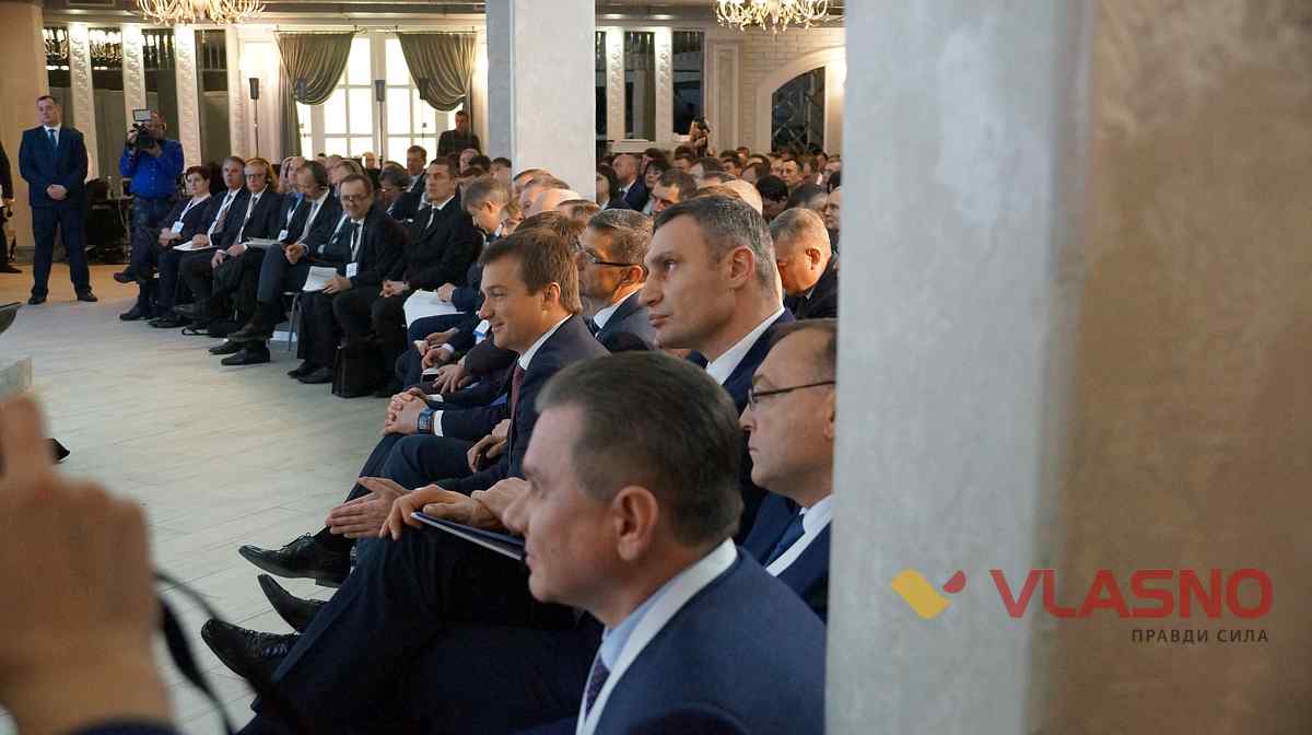 Poroshenko-Groysman-10