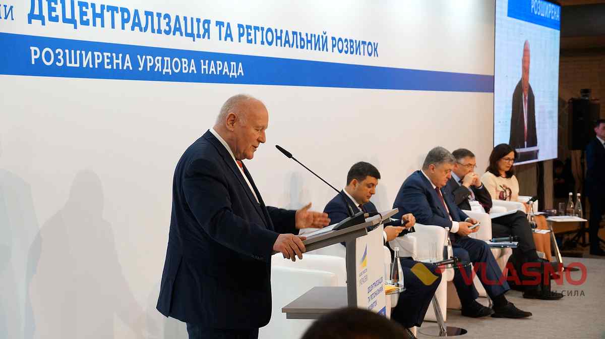 Poroshenko-Groysman-19