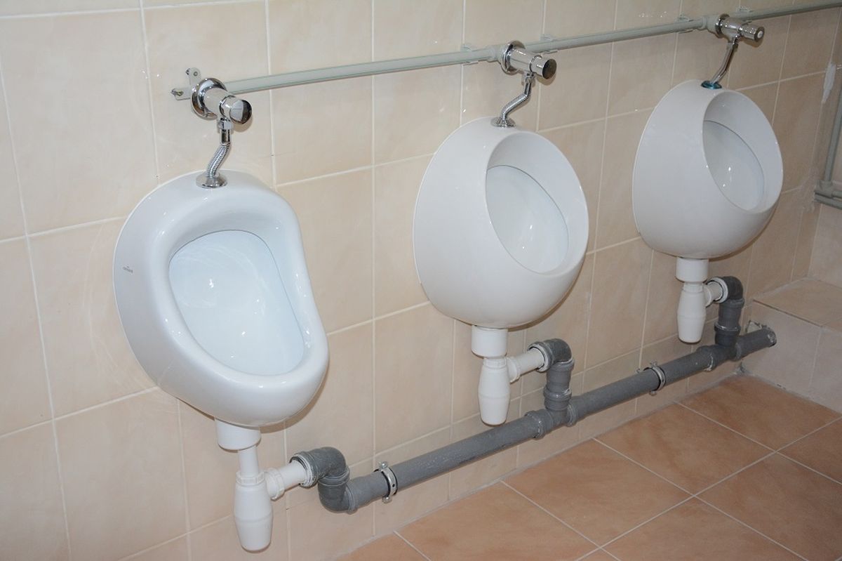 vinnytski-chynovnyky-vidkryly-shkilnyi-tualet2