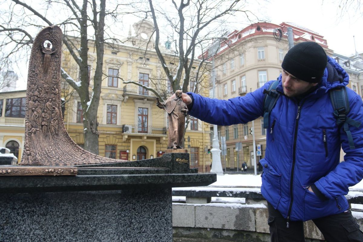 bronzovyi-maket-kobzaria-lviv3