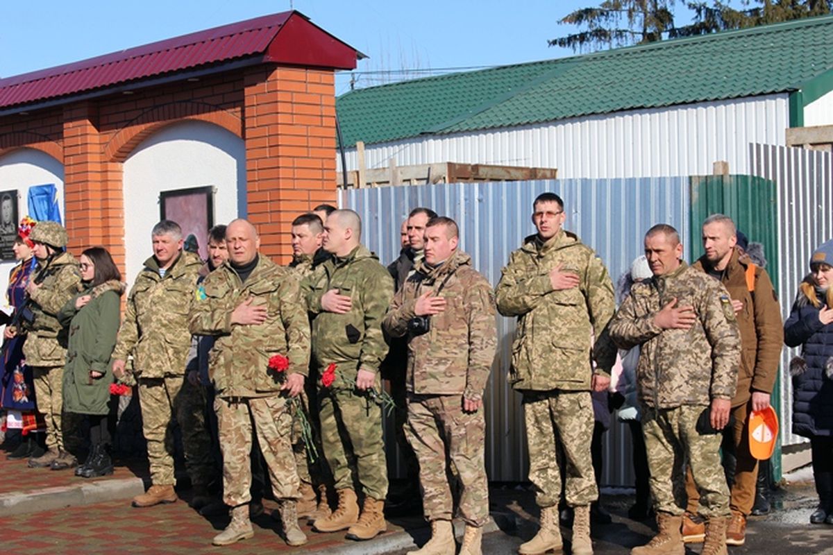 меморіальна дошка атовцю в Гайсині фото