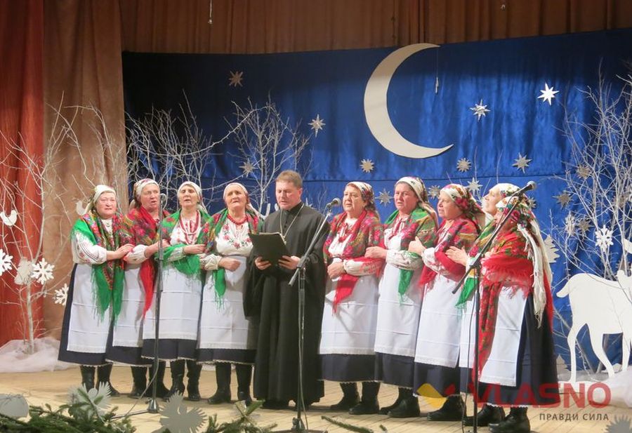 protoiyerey-Vasyliy -Hundertaylo-ta-ansambel-Charivnytsya