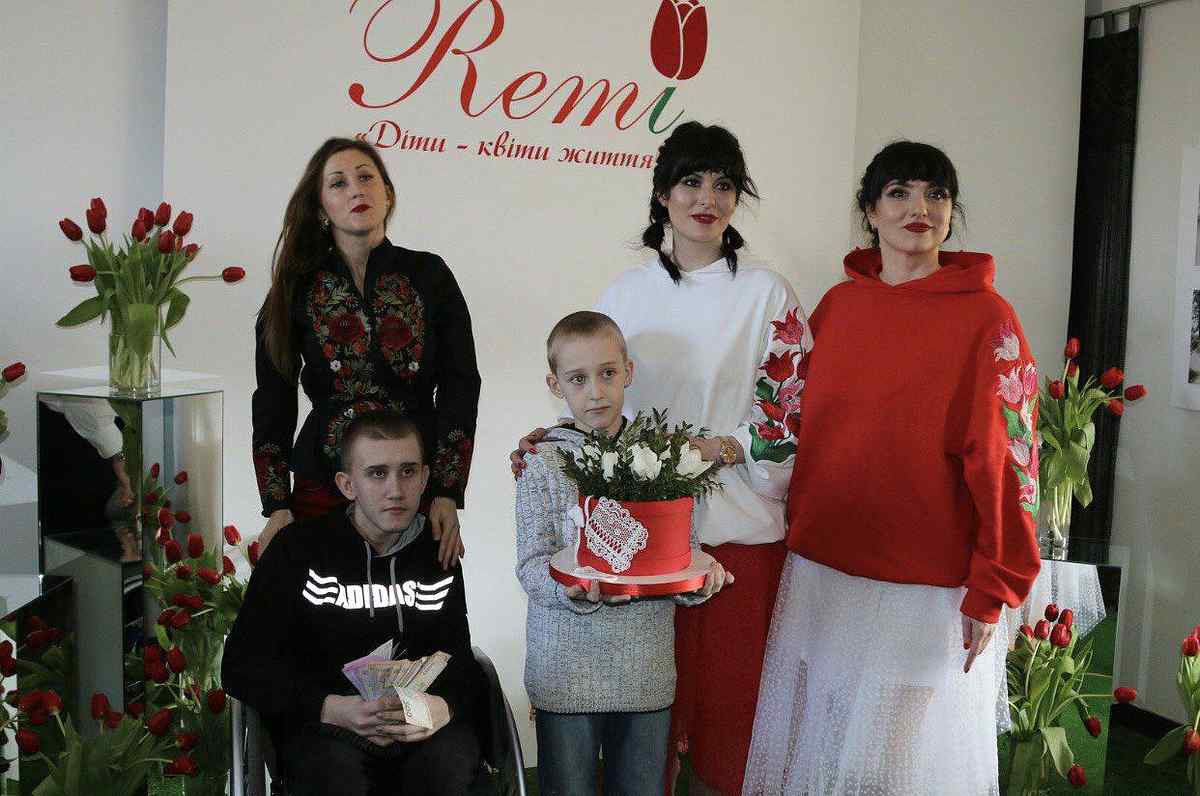 Remi-показ фото
