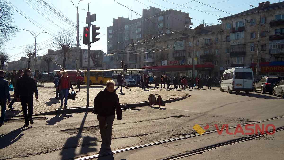 затор на площі у Вінниці фото