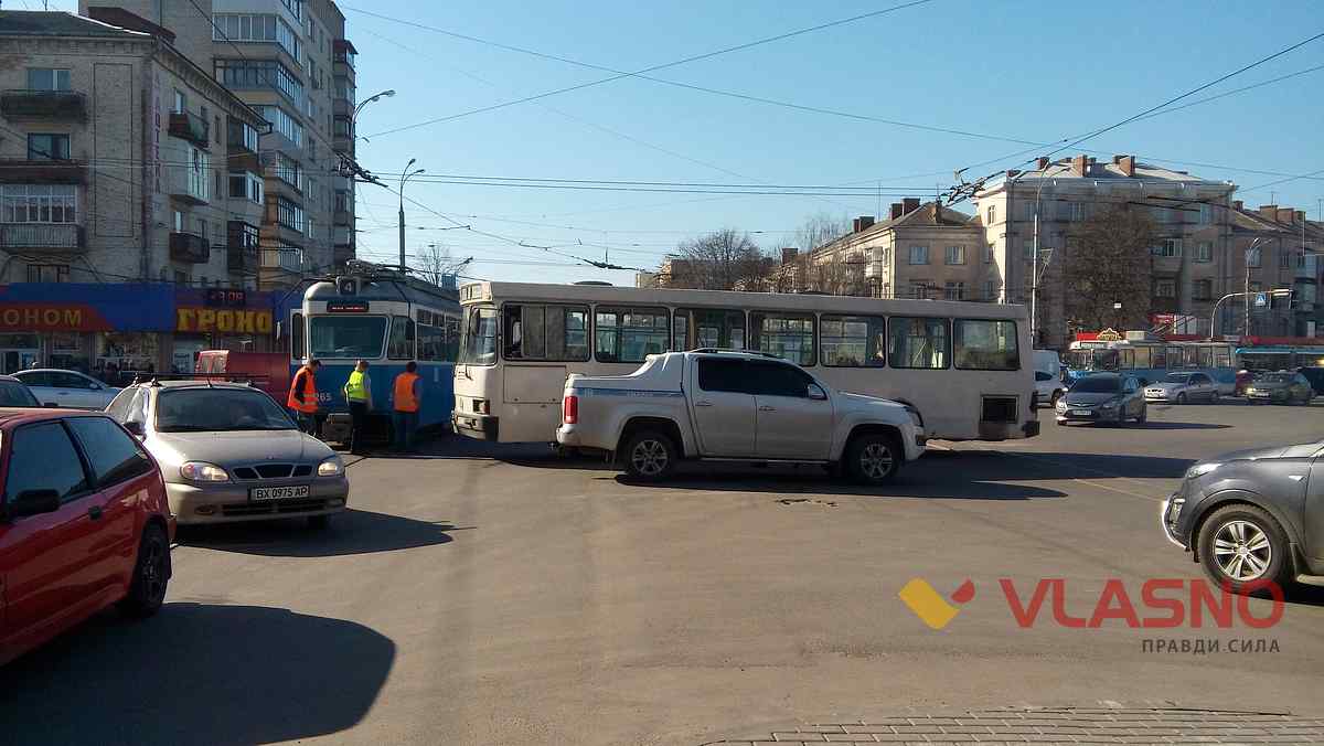 затор на площі у Вінниці фото