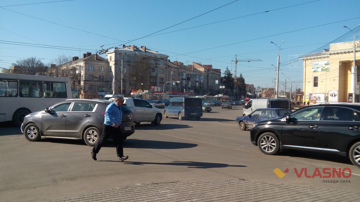 затор на площі у Вінниці фото