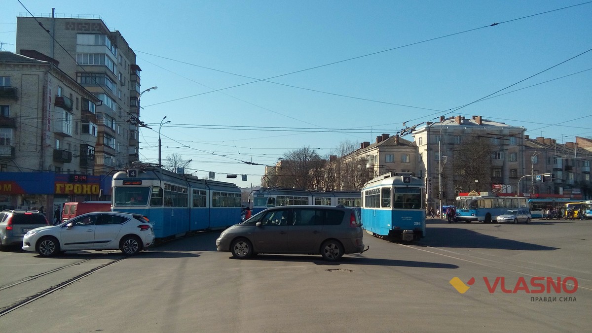 затор на площі у Вінниці фото