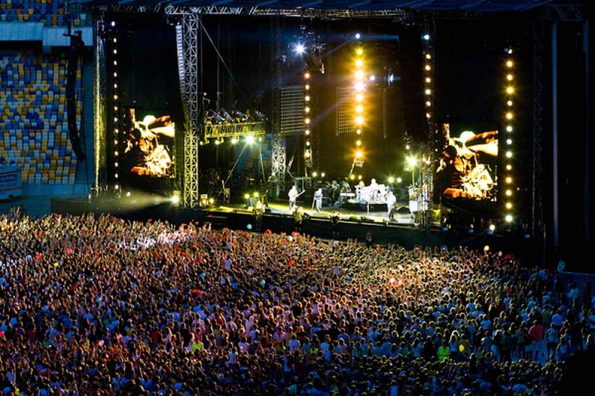 290c4ef-red-hot-chili-peppers-kiev 1
