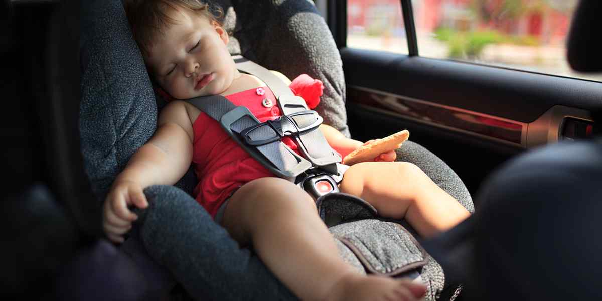 fotolia sleeping-in-car-seat 1