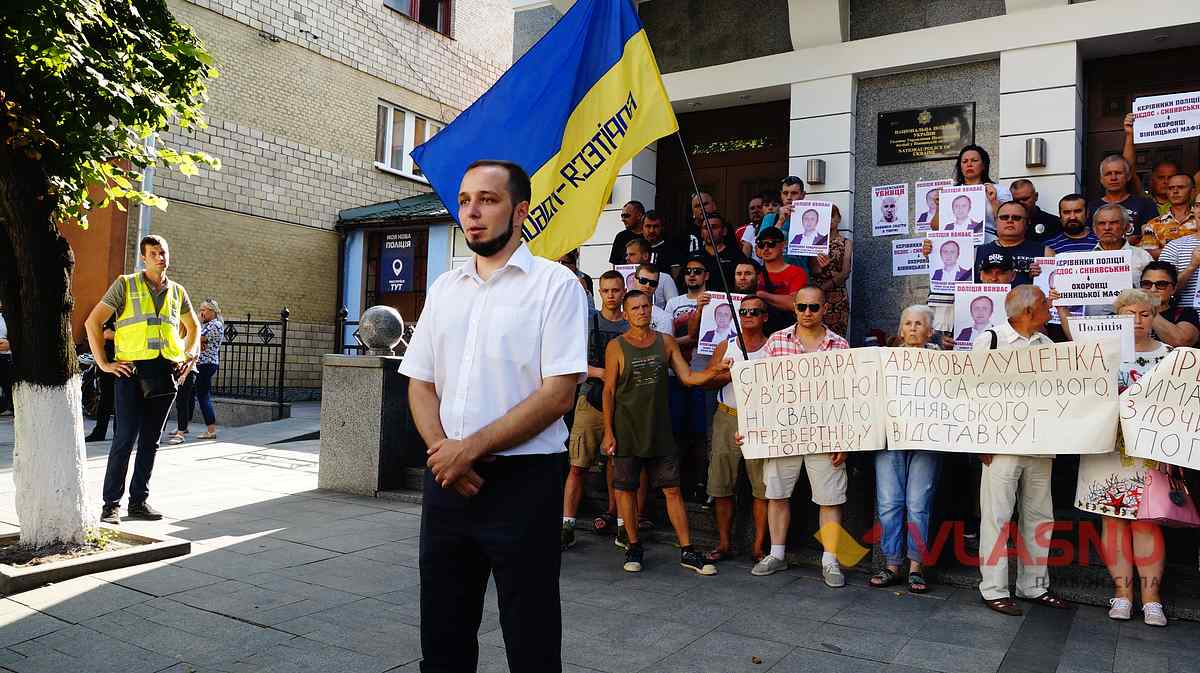policia-vbuvaje-vinnutsia-protest- 1 1