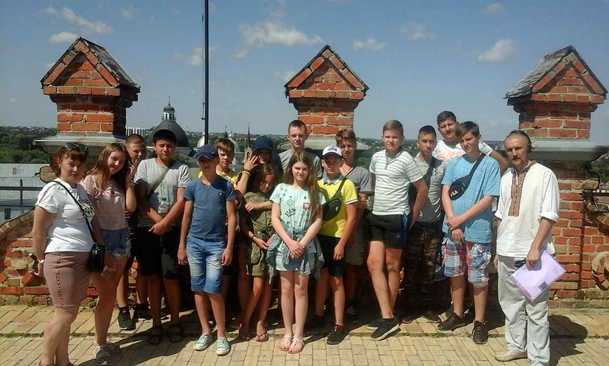 ekskursiyna podorozh zamkamy ukrayiny dlya ditey uchasnykiv ato 1