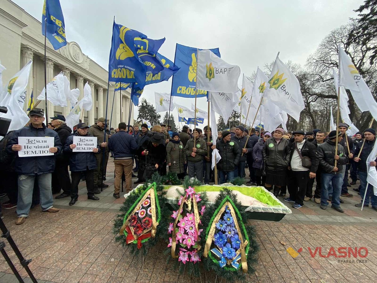 svynya-pid-Verhovnoyu-Radoyu-5