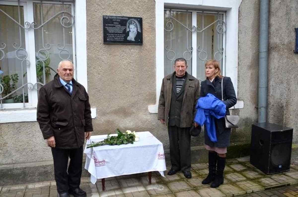 memorialna-doshka-iampil-vinnitsia-galina-sira-4 1