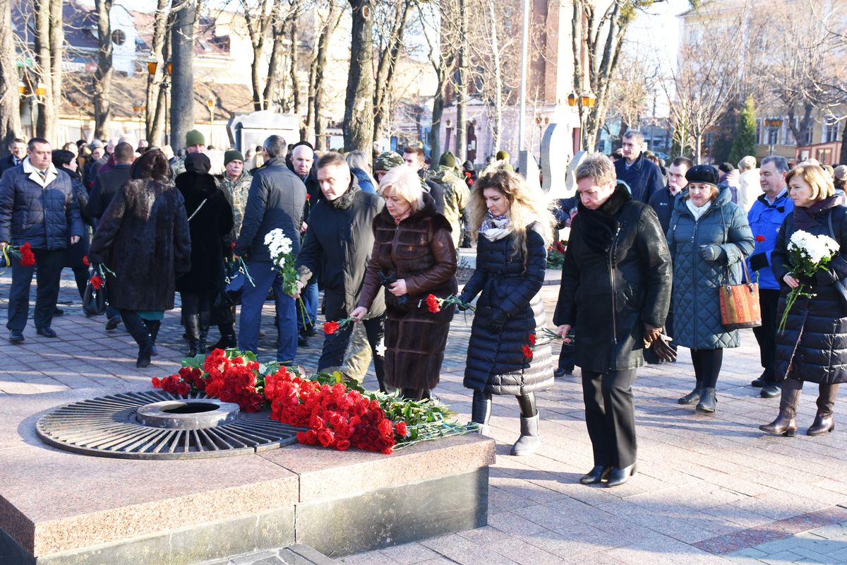 u vinnytsi poklaly kvity 1