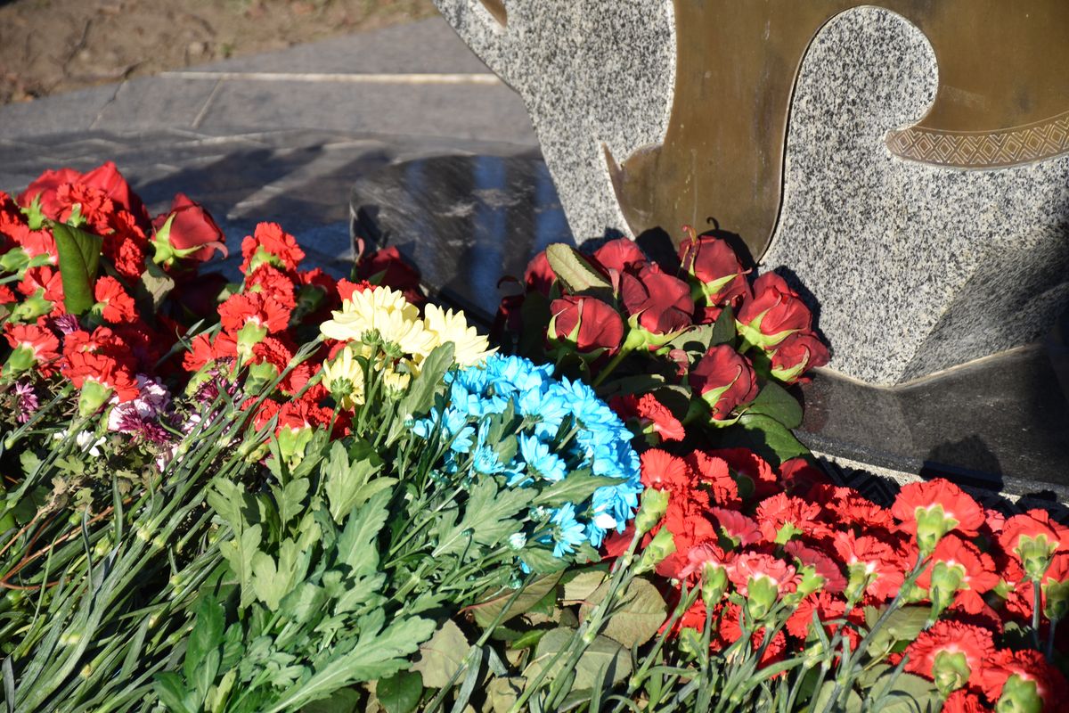 u vinnytsi poklaly kvity 3