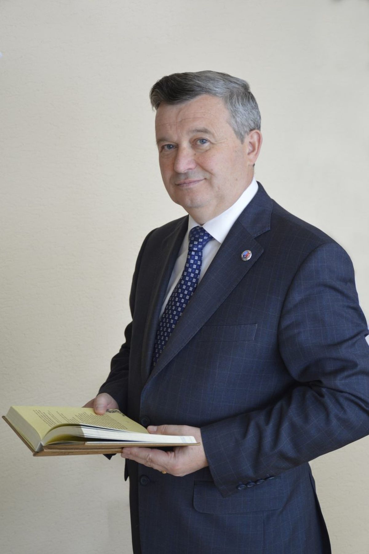 01-gryn Rektor-806x1212