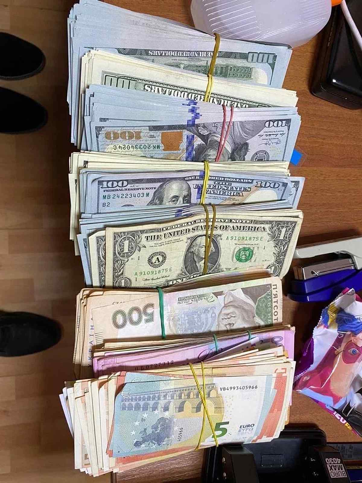 415585
