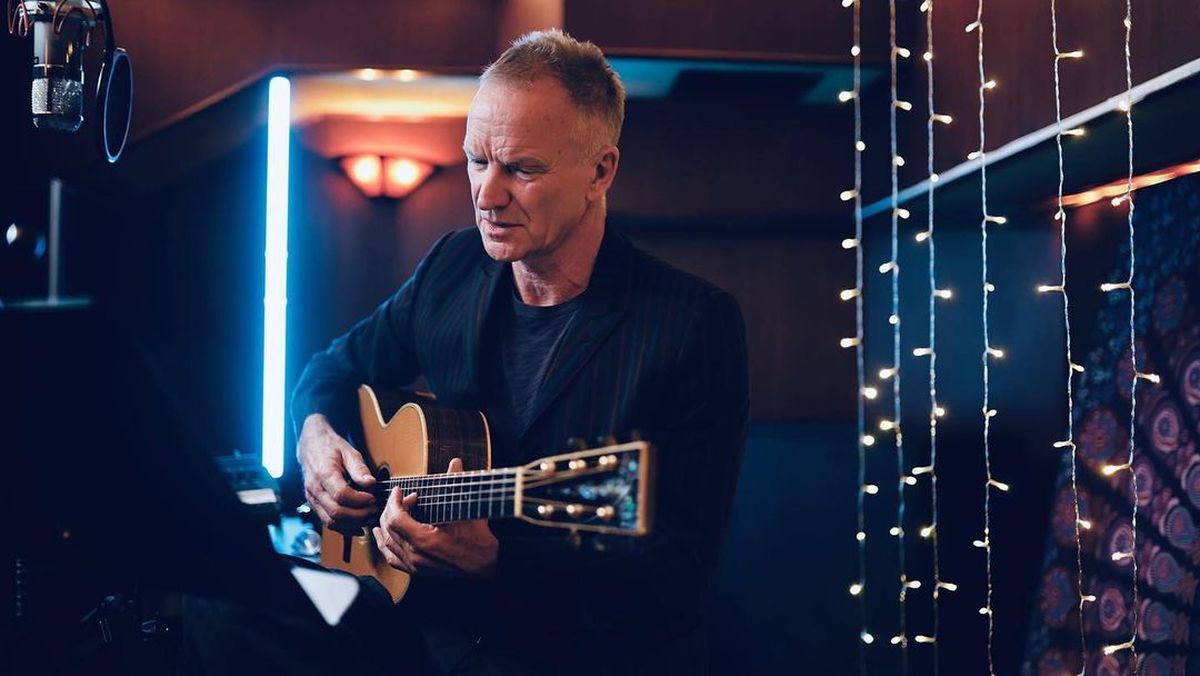 3-Джазовий Sting при свічках