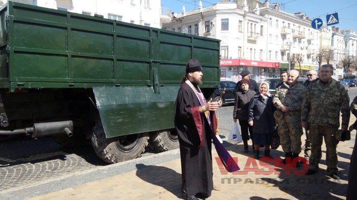 Освячений КрАЗ відправився на війну 