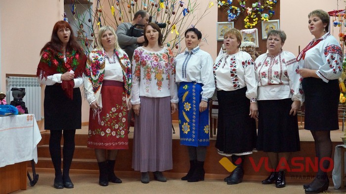  Вінничанам роздали 15-кілограмову паску із заварним кремом