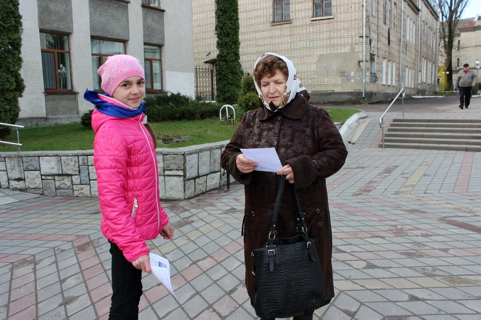  Жмеринські школярі розповіли перехожим, як зберегти довкілля 