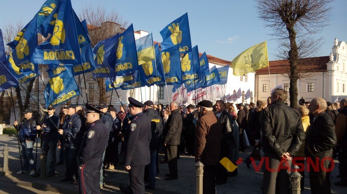 вінничани пройшлися маршем по олігархах