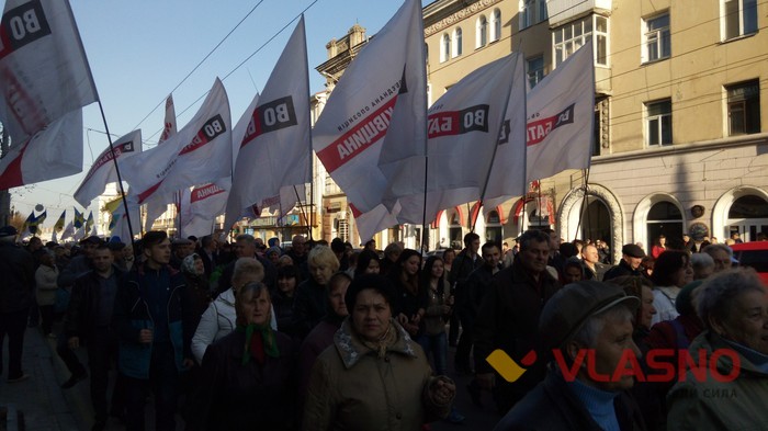 вінничани пройшлися маршем по олігархах