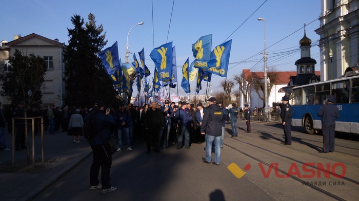 вінничани пройшлися маршем по олігархах