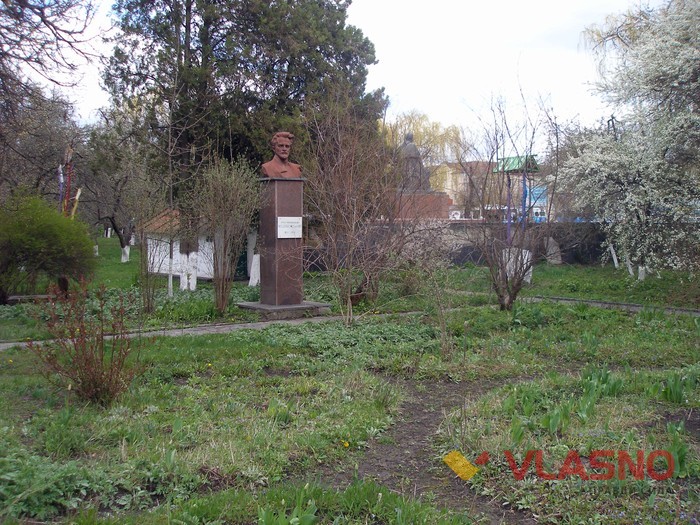 Вінничани прогулялися життєвими стежками Михайла Коцюбинського (фото, відео)