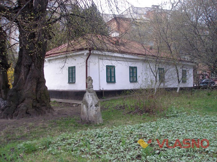 Вінничани прогулялися життєвими стежками Михайла Коцюбинського (фото, відео)