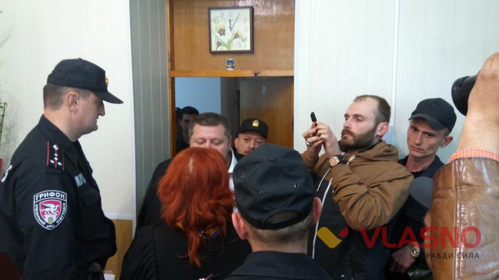 Нардеп влаштував скандал у Вінницькому суді 