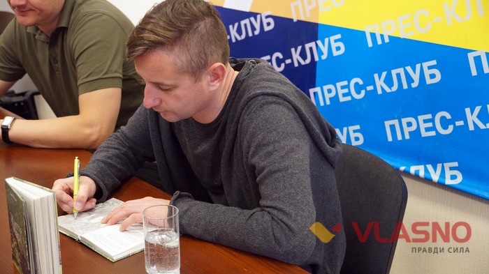 Жадан читав вінничанам вірші про любов та війну
