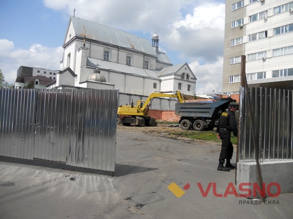 Історичний центр Вінниці спотворюють в стилі хай-тек без відома громади