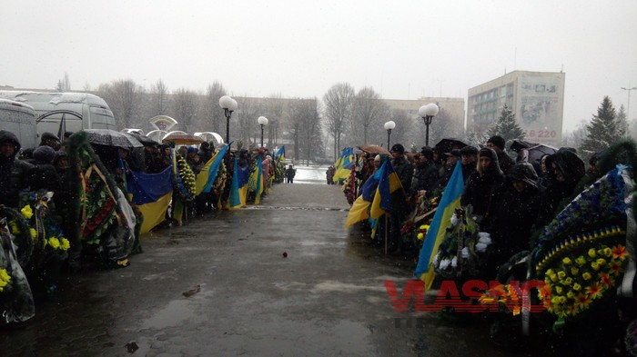 Три дні скорботи:  у Вінниці поховали двох «кіборгів»