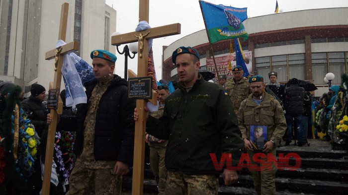 Три дні скорботи:  у Вінниці поховали двох «кіборгів»