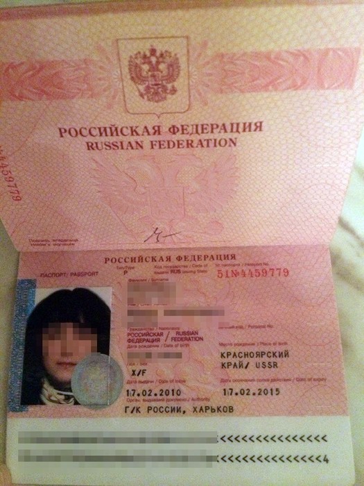 У Харкові затримали росіянку, яка підірвала стелу з українським прапором