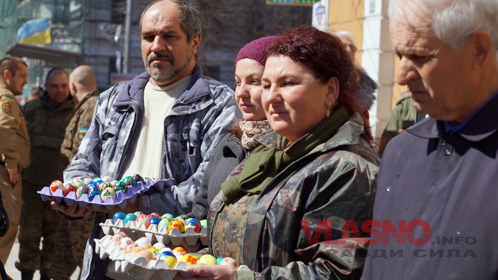  Вінничани передали на Схід півтисячі писанок 
