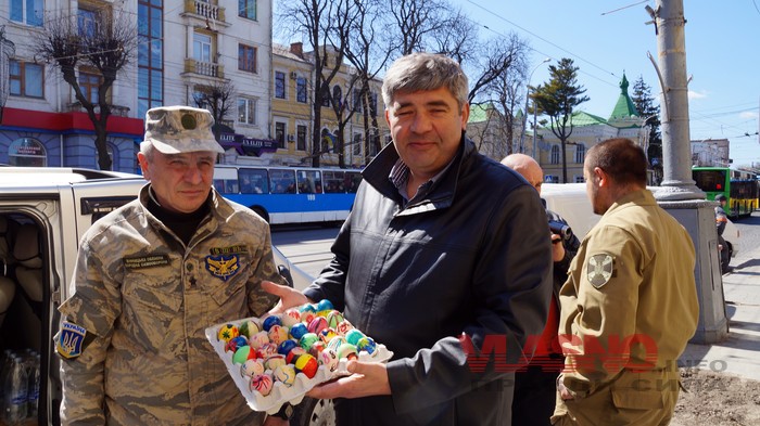  Вінничани передали на Схід півтисячі писанок 