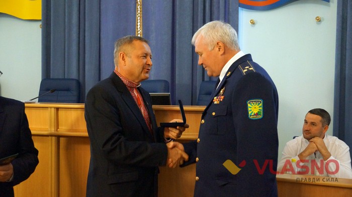нагородження вінничан почесною відзнакою «За заслуги перед Вінниччиною» фото