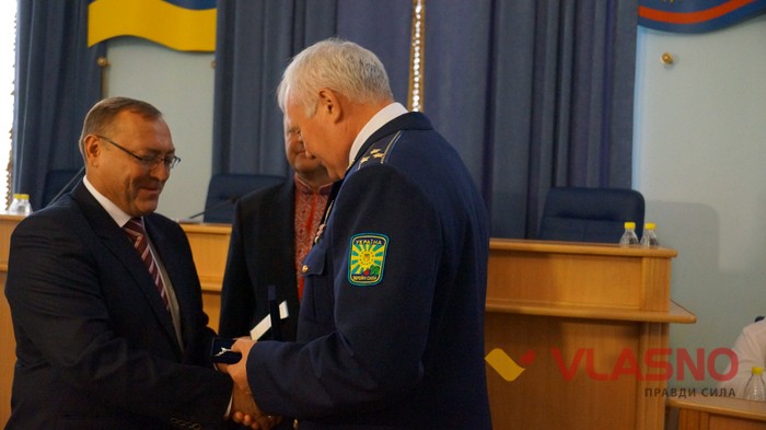 нагородження вінничан почесною відзнакою «За заслуги перед Вінниччиною» фото