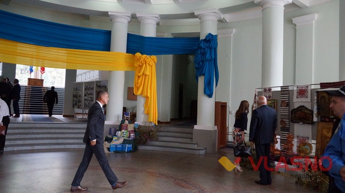 нагородження вінничан почесною відзнакою «За заслуги перед Вінниччиною» фото