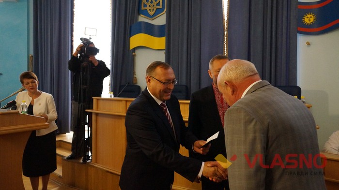 нагородження вінничан почесною відзнакою «За заслуги перед Вінниччиною» фото