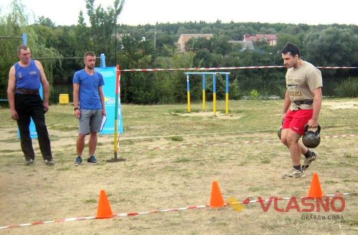 спортивні ігри силачів "Козацькі розваги" фото