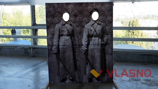 виставка сучасного мистецтва у кінотеатрі "Росія" фото