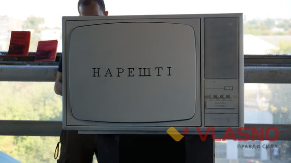 виставка сучасного мистецтва у кінотеатрі "Росія" фото