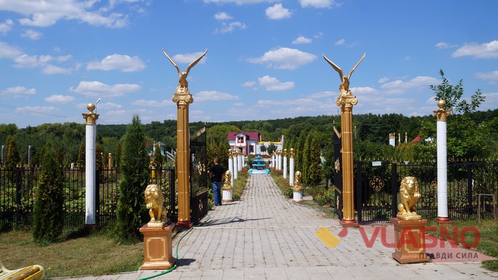 античний парк у селі Селище фото