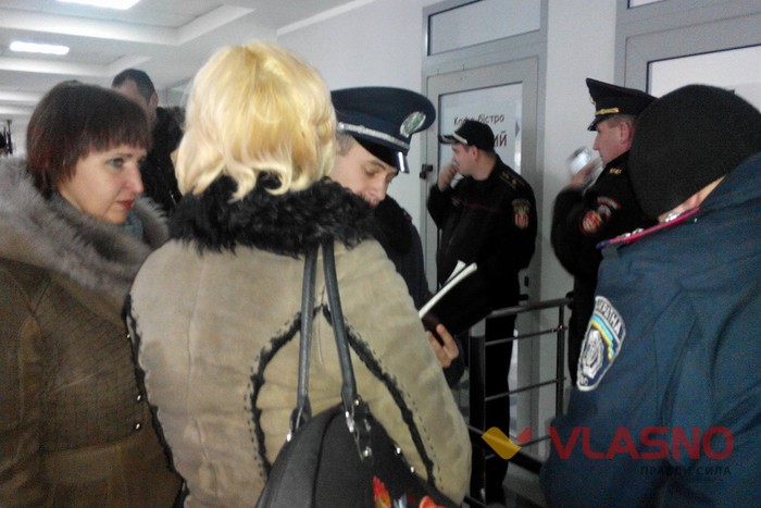 громадських активістів не пустили на сесію Вінницької міськради фото