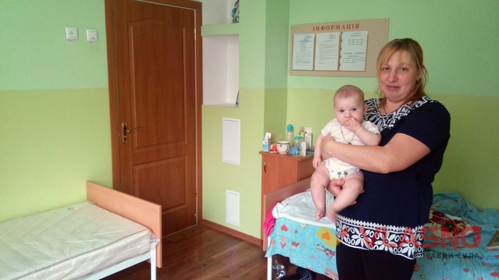 Тетяна з дитиною в інфекційній лікарні у Вінниці фото