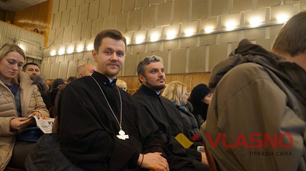 пропонував назвати іменем загиблого в АТО вінничанина Тараса Сича. Пропозицію не підтримали, вулиця матиме ім'я Івана Хоменка.
