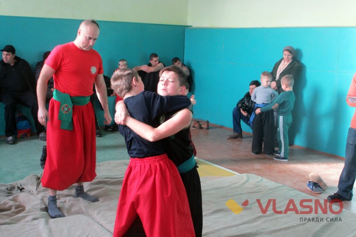 козацькі змагання з боротьби навхрест у Гнівані фото